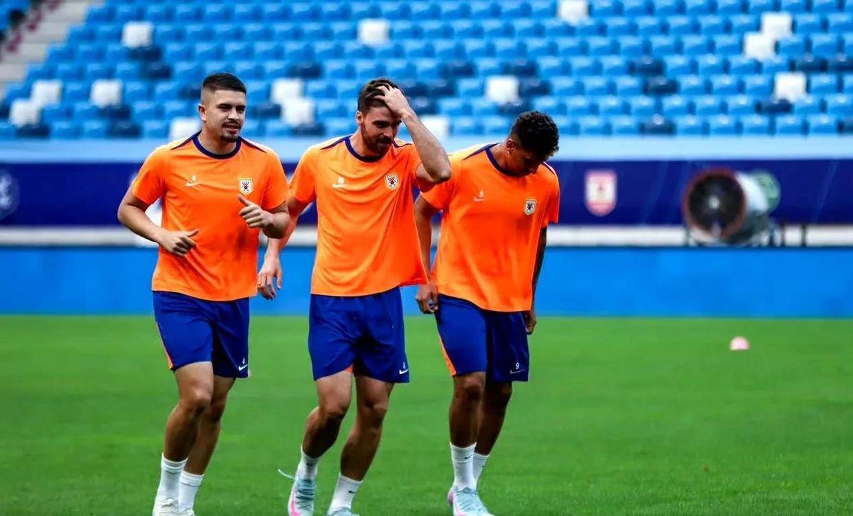 中超关键战走向成谜,巴塞罗那复出首秀,质疑声四起,阵容厚度经受考验的简单介绍爱游戏手游平台